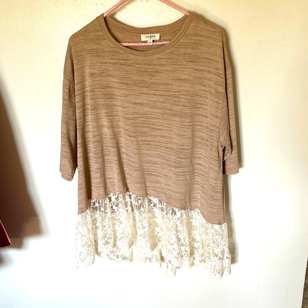 CUTE Half Sleeve Blouse with Lace Bottom. Size Small but fits like Medium